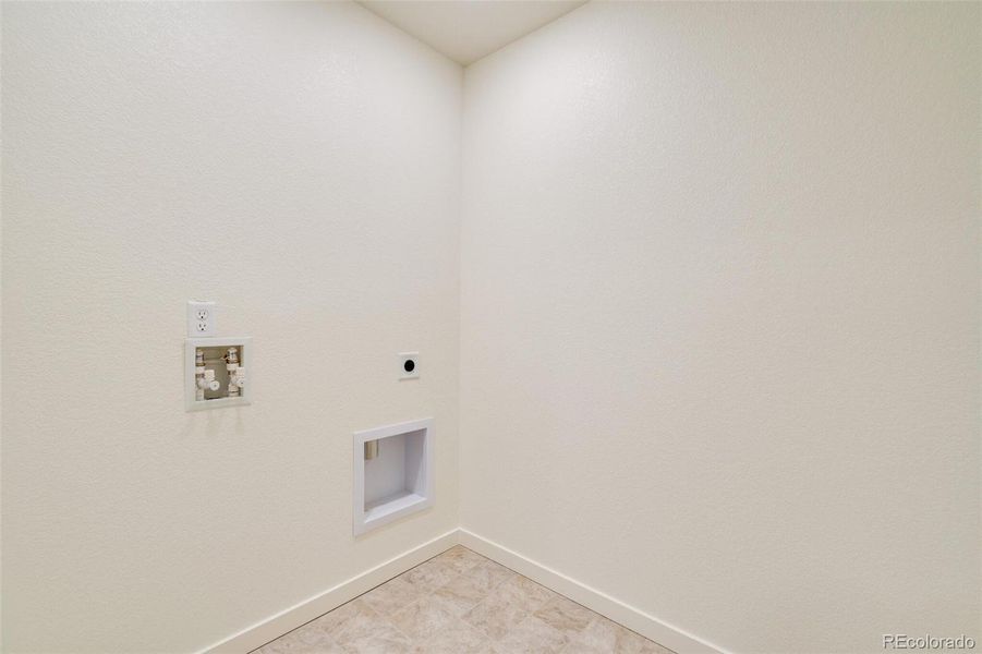 Spacious, unfurnished interior of a new home in Trails at Crowfoot, Parker (Image 23). Spacious, unfurnished interior of a new home in Trails at Crowfoot, Parker (Image 23).