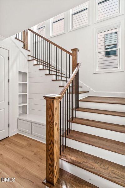 025-1280x960-staircase