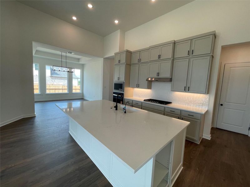 Large Center Island in Kitchen Large Center Island in Kitchen