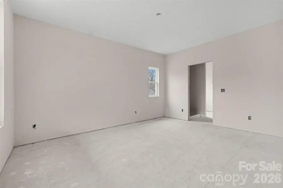 Spacious, unfurnished interior of a new home in , Gastonia (Image 5).