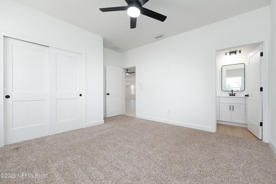 Spacious, unfurnished interior of a new home in , Palatka (Image 24).