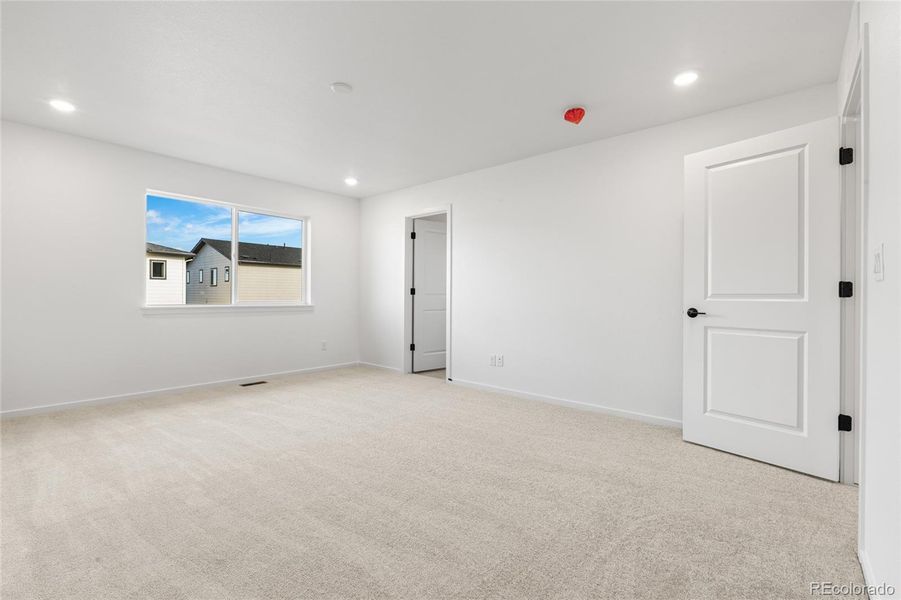 Spacious, unfurnished interior of a new home in Harvest Crossing, Aurora (Image 17).