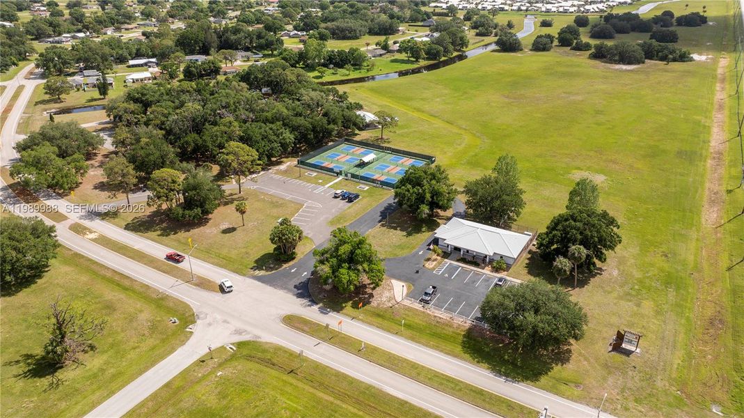 Community amenities in , Sebring (Image 53).