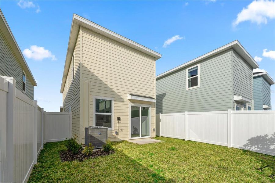 Exterior details and patio area of a home in Pioneer Ranch, Ocala (Image 7).