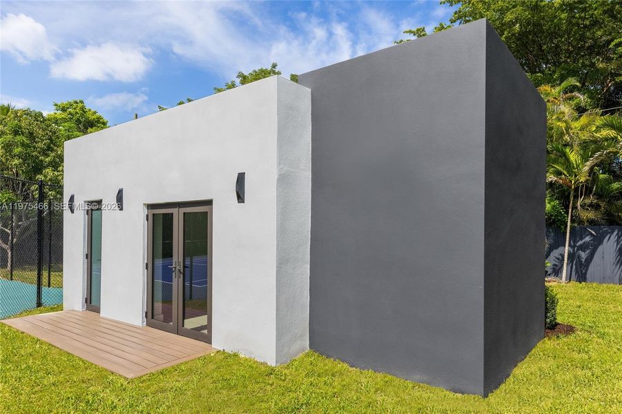 Exterior details and patio area of a home in , Pinecrest (Image 40).