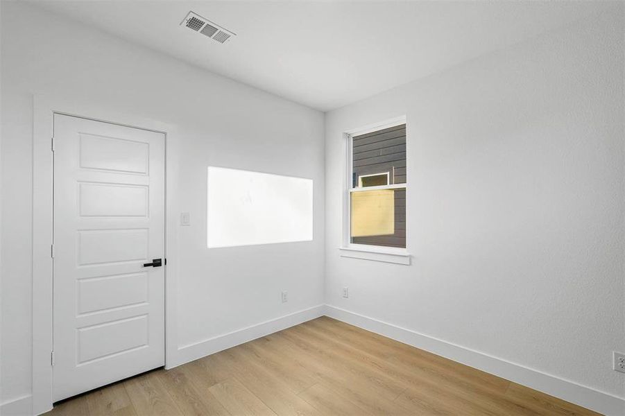 Spacious, unfurnished interior of a new home in , Dallas (Image 19).