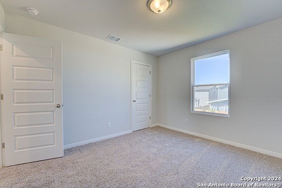 Spacious, unfurnished interior of a new home in Blue Ridge Ranch, San Antonio (Image 22).