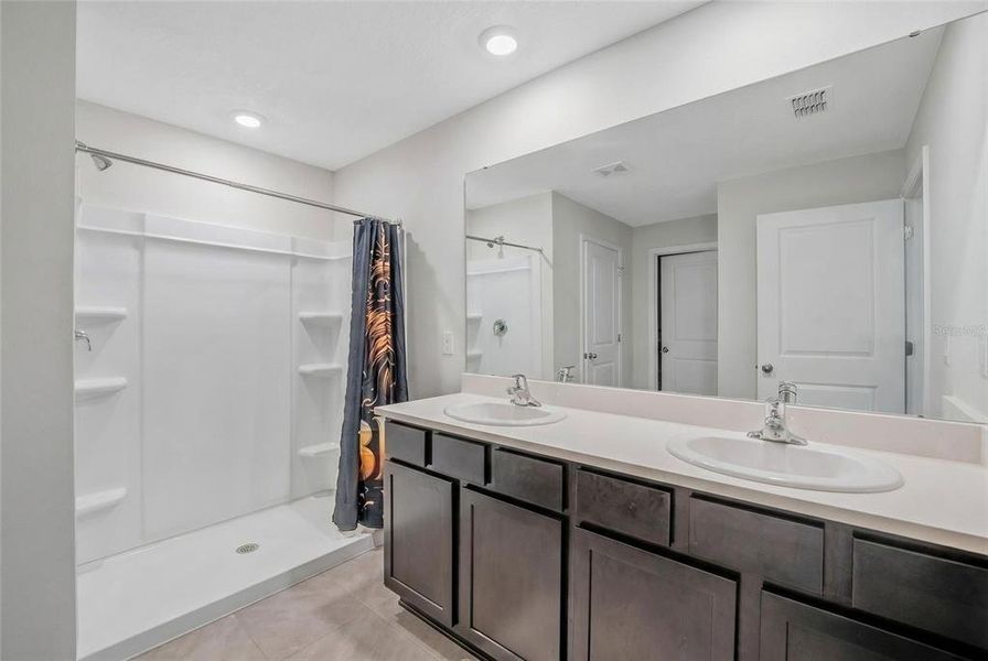 Furnished interior view inside a new home in , Ocala (Image 9).