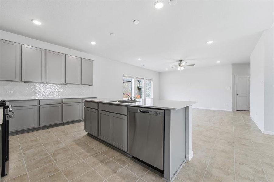 Furnished interior view inside a new home in Saddlebrook Estates, Waxahachie (Image 7).