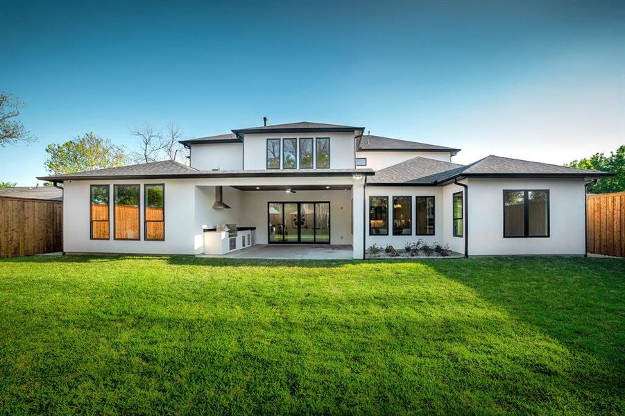 Exterior details and patio area of a home in , Dallas (Image 3).