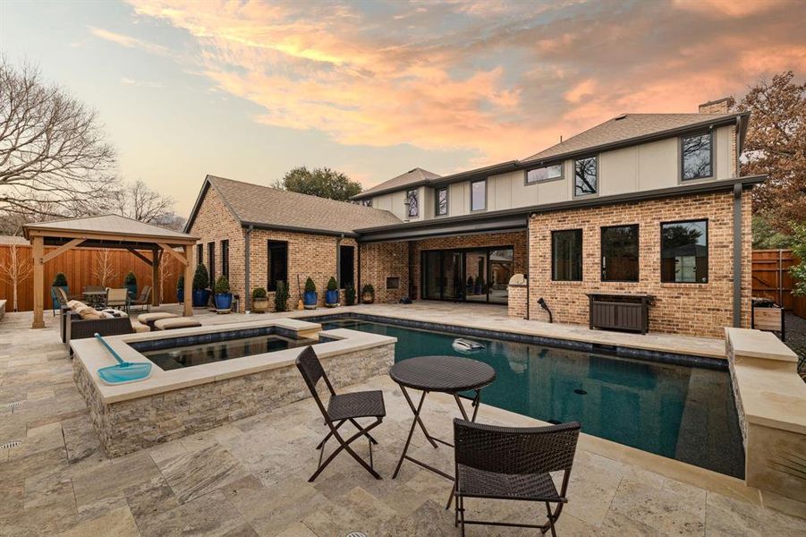 Community amenities in , Dallas (Image 24).