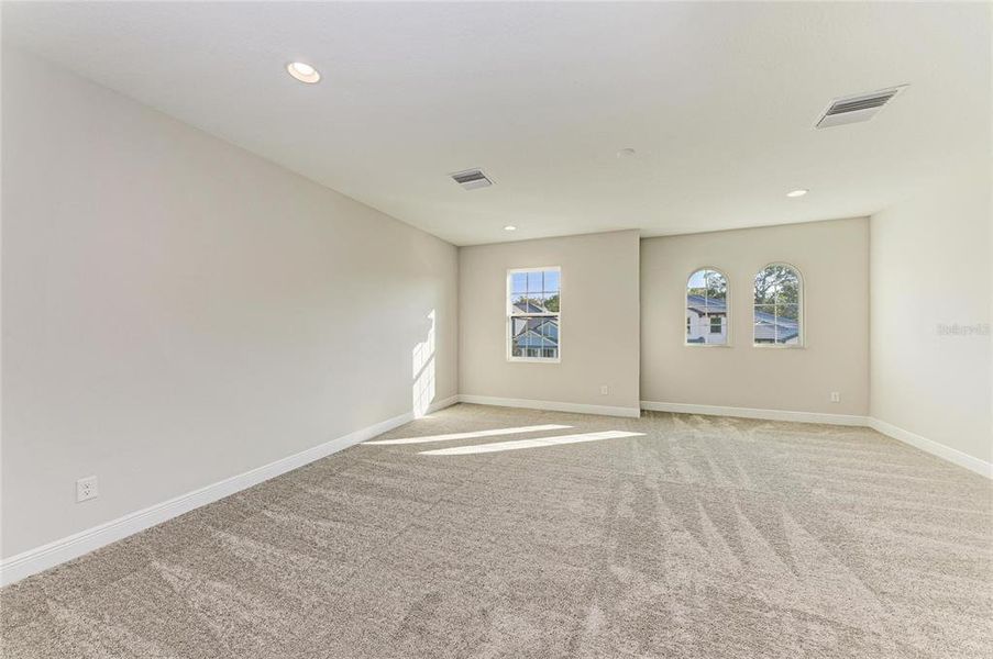 Spacious, unfurnished interior of a new home in Hidden Lakes, Brandon (Image 26).