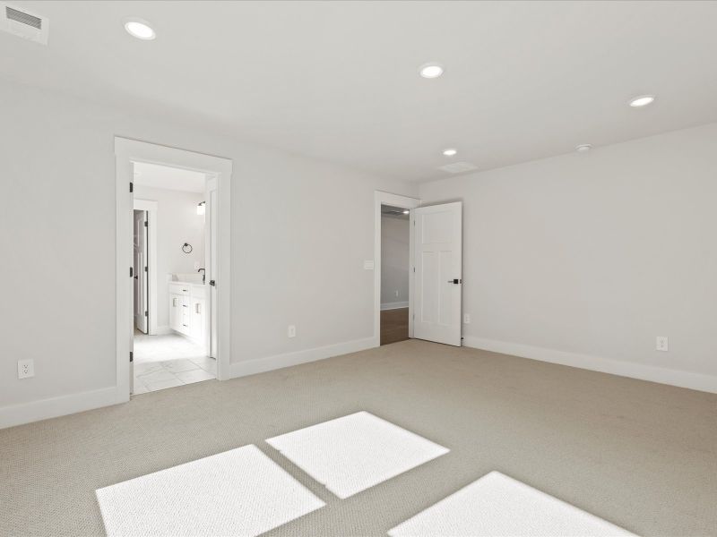 Spacious, unfurnished interior of a new home in Riverwood Farm, Piedmont (Image 10). Spacious, unfurnished interior of a new home in Riverwood Farm, Piedmont (Image 10).