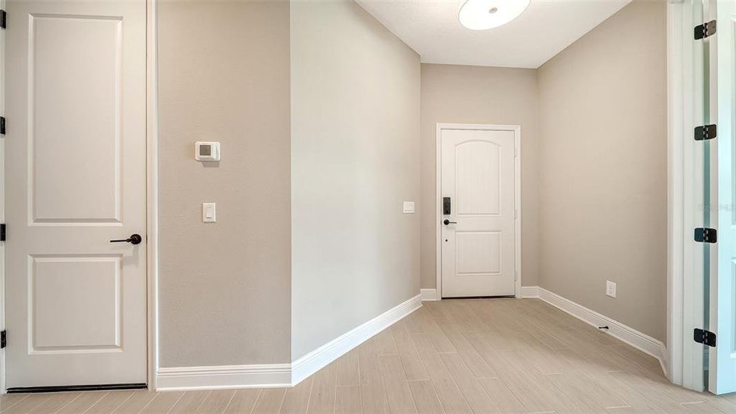 Spacious, unfurnished interior of a new home in Vicenza, Venice (Image 27).