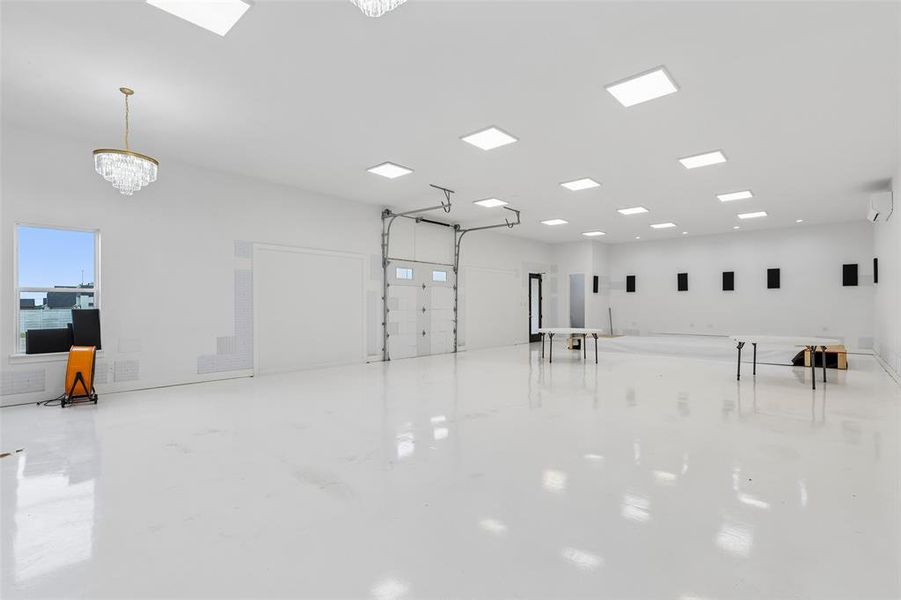 Spacious, unfurnished interior of a new home in , Van Alstyne (Image 21).