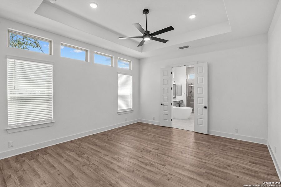 Spacious, unfurnished interior of a new home in Mesa Western, Cibolo (Image 18).