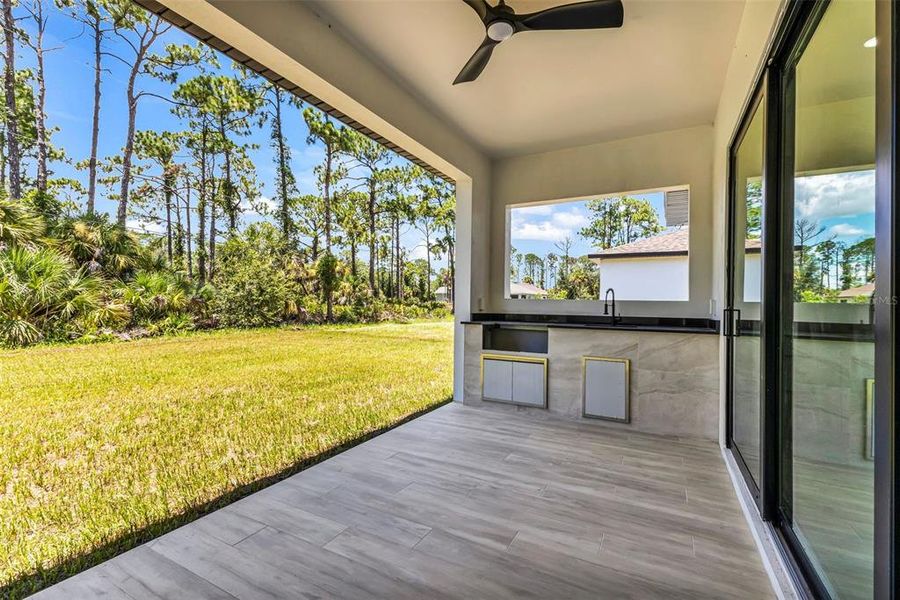Exterior details and patio area of a home in , Port Charlotte (Image 4).