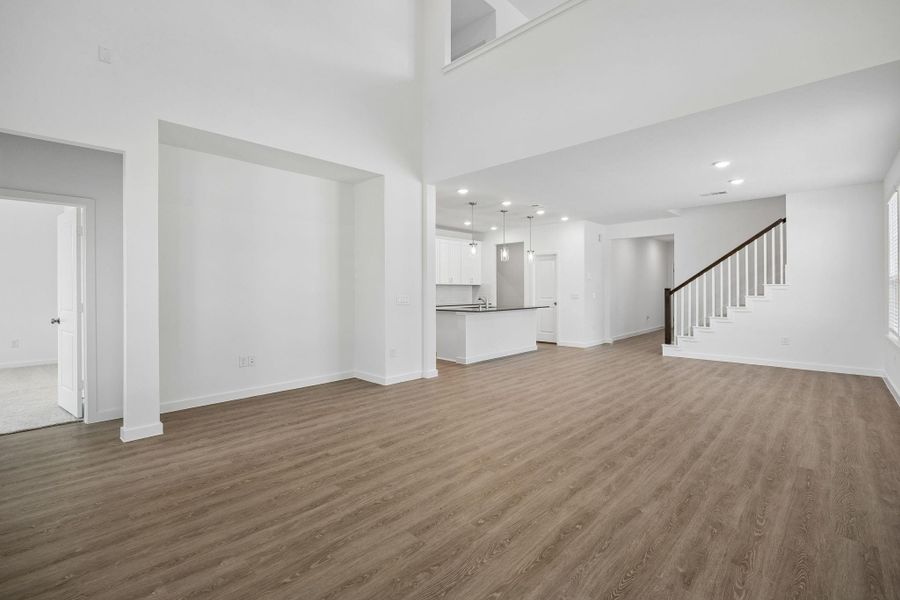Spacious, unfurnished interior of a new home in Ellerden, Tomball (Image 10).