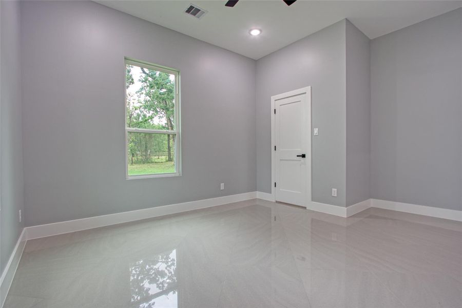 Spacious, unfurnished interior of a new home in , Plantersville (Image 33).