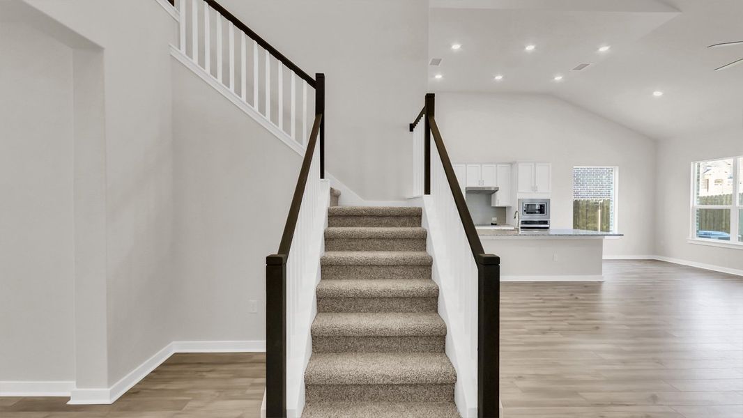 Spacious, unfurnished interior of a new home in Rosenbusch Ranch, Leander (Image 20).