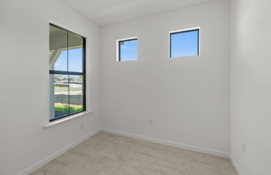 Spacious, unfurnished interior of a new home in Terreno, Naples (Image 13). Spacious, unfurnished interior of a new home in Terreno, Naples (Image 13).