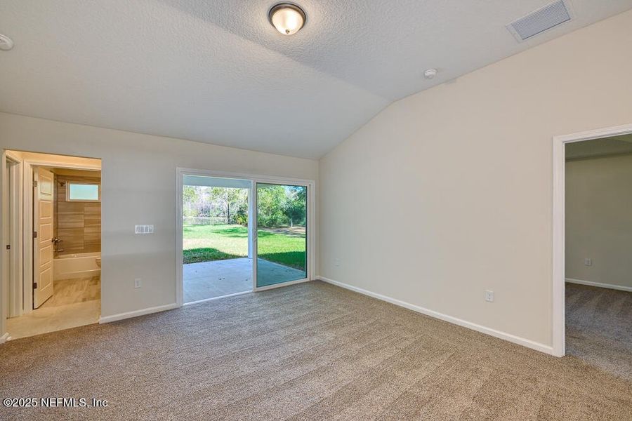 Spacious, unfurnished interior of a new home in , Jacksonville (Image 17).