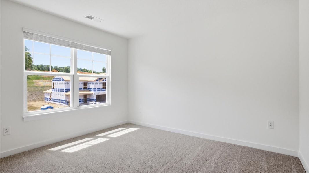 Spacious, unfurnished interior of a new home in Oak Hill, Vonore (Image 30).