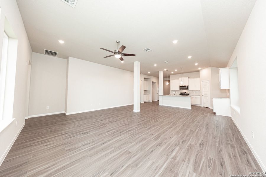Spacious, unfurnished interior of a new home in Cinco Lakes, San Antonio (Image 17). Spacious, unfurnished interior of a new home in Cinco Lakes, San Antonio (Image 17).
