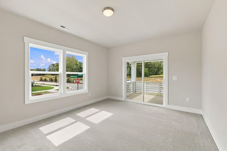 Spacious, unfurnished interior of a new home in Allen Park, Raleigh (Image 27).
