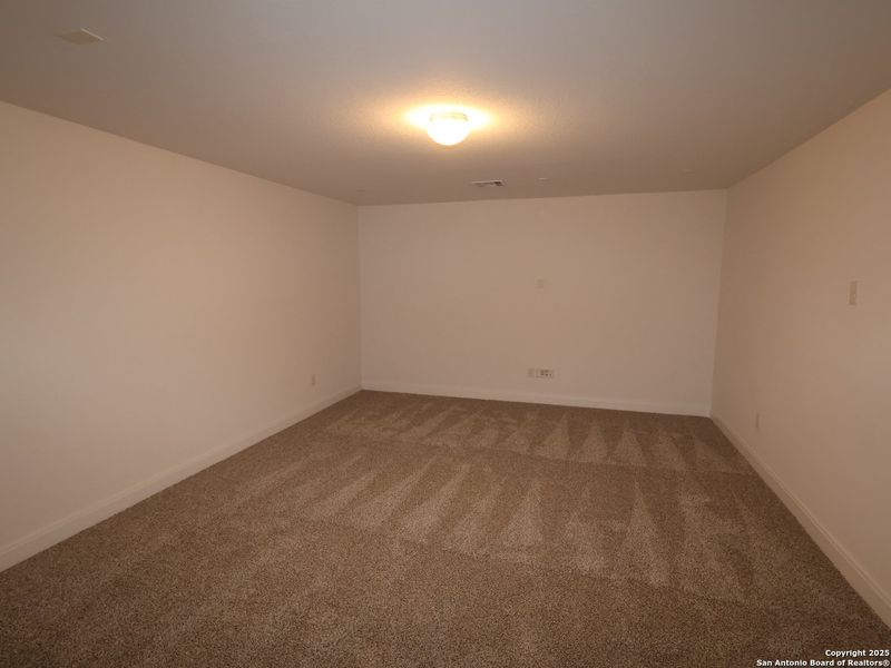 Spacious, unfurnished interior of a new home in Everly Estates, San Antonio (Image 17).