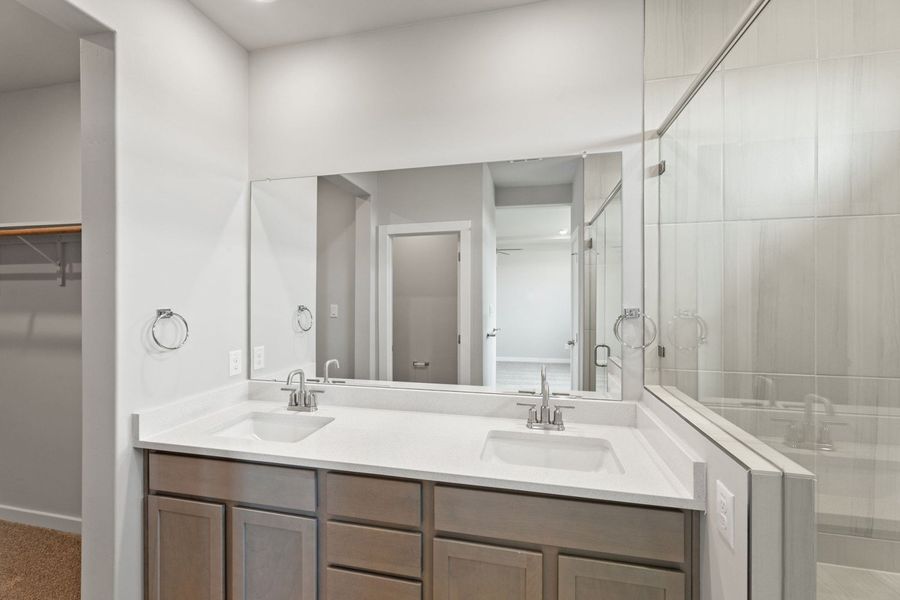 Furnished interior view inside a new home in Highland Ridge, New Braunfels (Image 10).