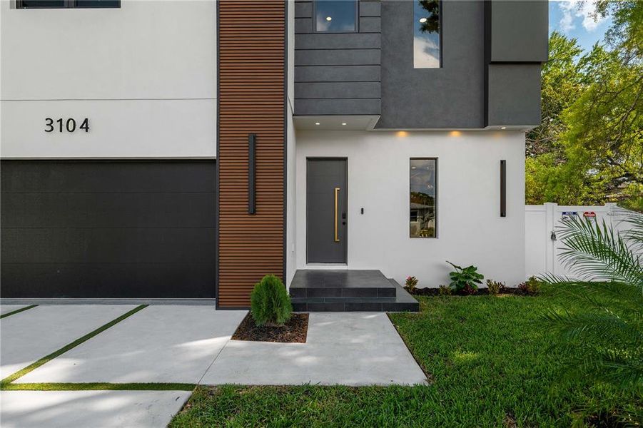 Exterior details and patio area of a home in , Tampa (Image 35).