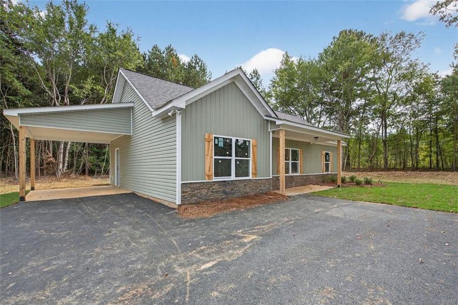 Exterior details and patio area of a home in , Tallapoosa (Image 16).