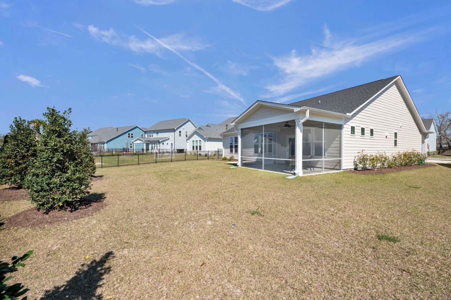 Representative exterior details of a home built from the The Amherst by RobuckHomes in Windwater, Hampstead (Image 34).