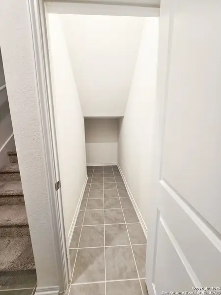 Spacious, unfurnished interior of a new home in Cove at Westover Hills, San Antonio (Image 10).