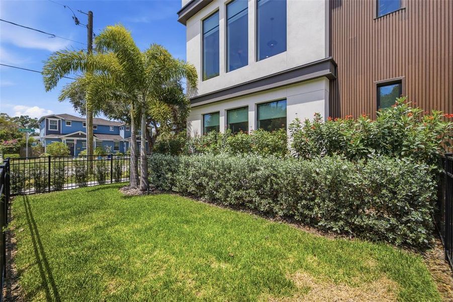 Exterior details and patio area of a home in , Tampa (Image 28).