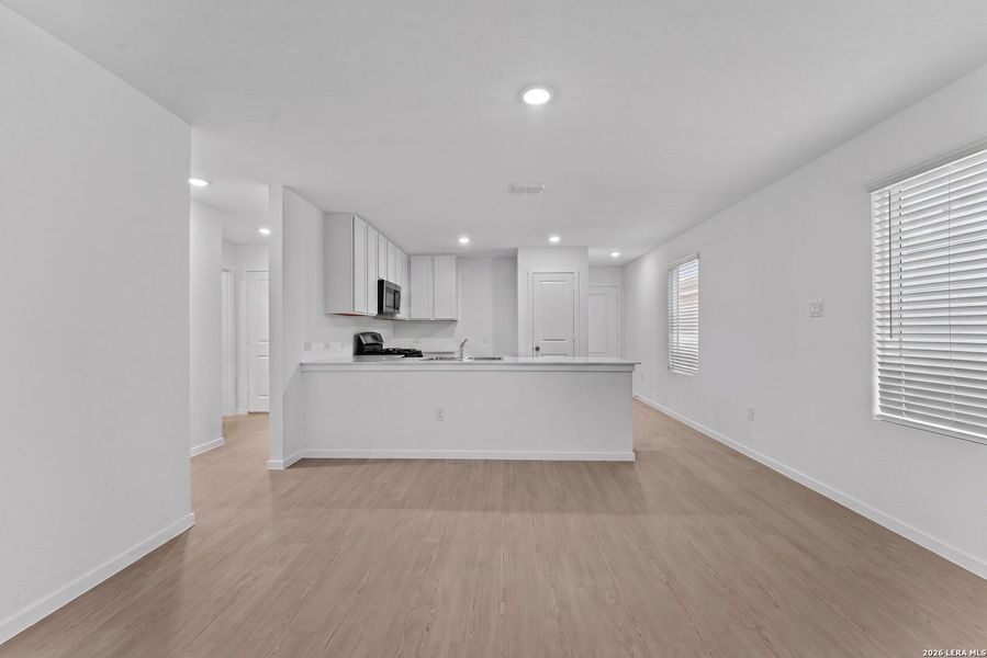 Spacious, unfurnished interior of a new home in Espada, San Antonio (Image 22).