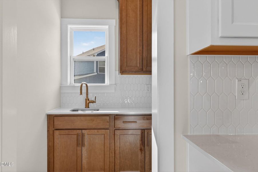 DC 125 Selma French Country-21 DC 125 Selma French Country-21