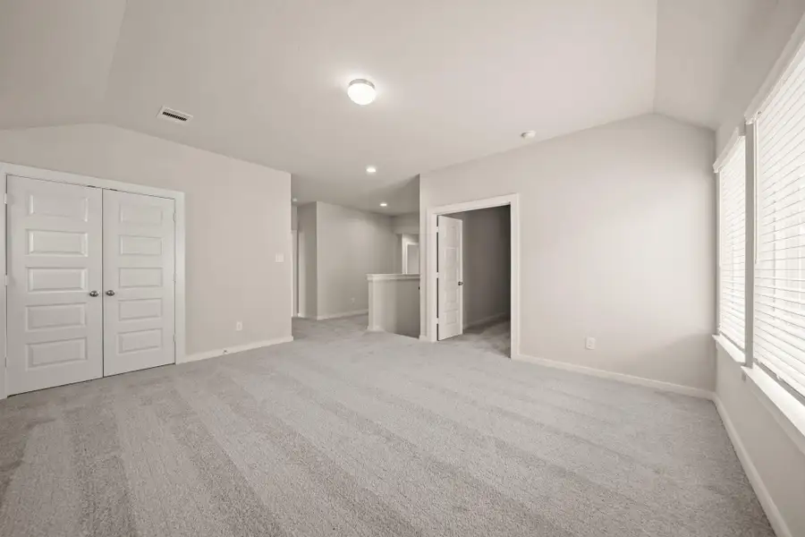 Spacious, unfurnished interior of a new home in Barton Creek Ranch, Conroe (Image 11). Spacious, unfurnished interior of a new home in Barton Creek Ranch, Conroe (Image 11).
