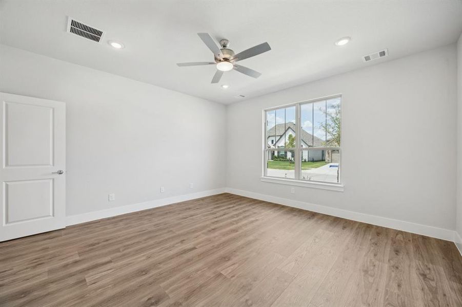 Spacious, unfurnished interior of a new home in Dove Hollow, Waxahachie (Image 21). Spacious, unfurnished interior of a new home in Dove Hollow, Waxahachie (Image 21).