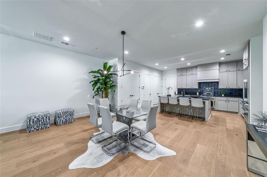 Furnished interior view inside a new home in , Dallas (Image 23). Furnished interior view inside a new home in , Dallas (Image 23).