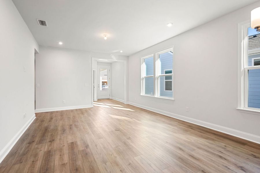 Spacious, unfurnished interior of a new home in Sun City Hilton Head, Bluffton (Image 11).