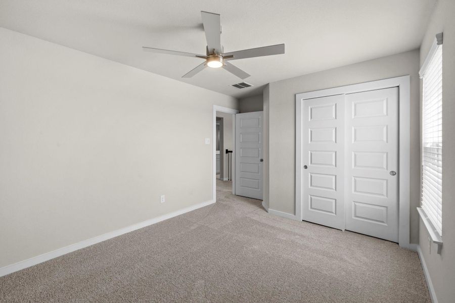 Spacious, unfurnished interior of a new home in Sunterra Lakes, Fulshear (Image 25).