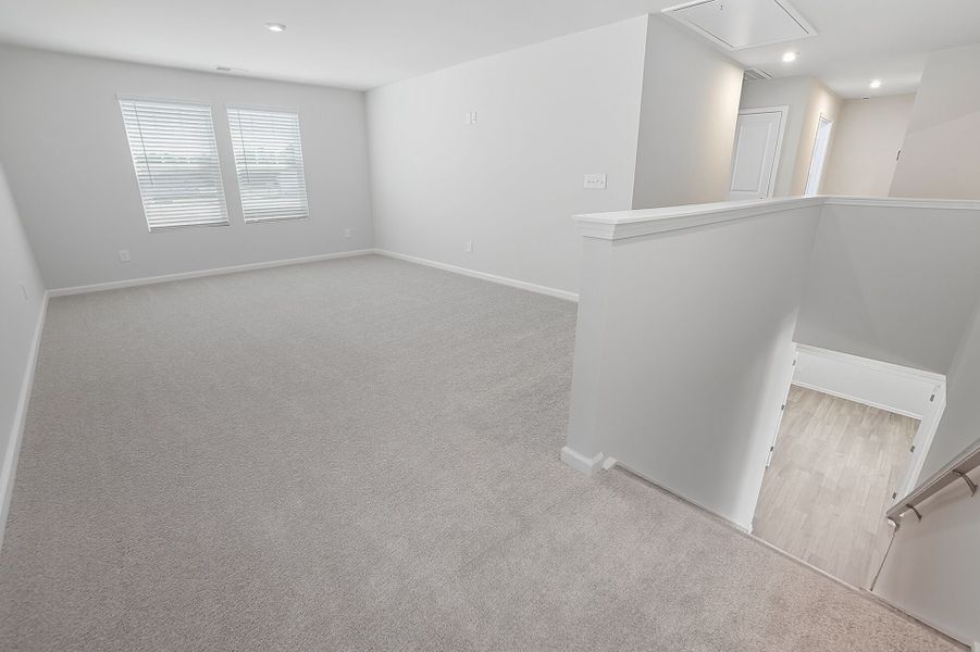 Spacious, unfurnished interior of a new home in Waxhaw Landing, Monroe (Image 25).