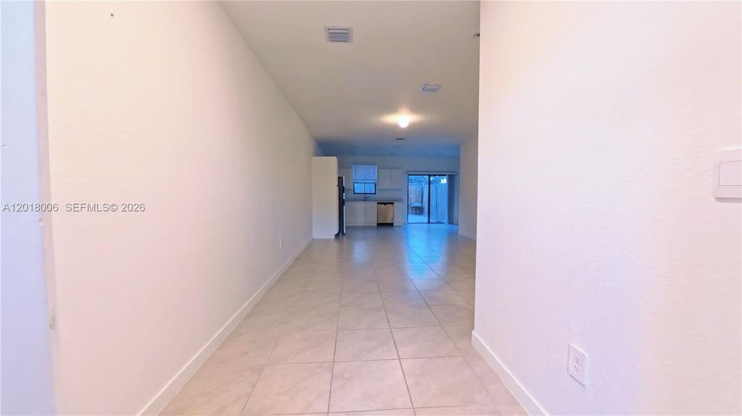 Spacious, unfurnished interior of a new home in , Florida City (Image 26).