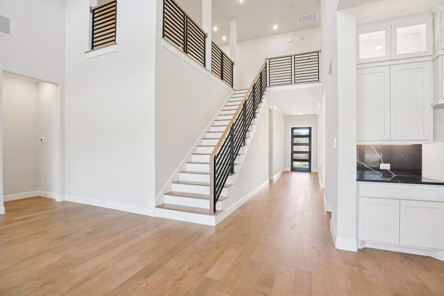 Spacious, unfurnished interior of a new home in Sienna 65', Missouri City (Image 30).