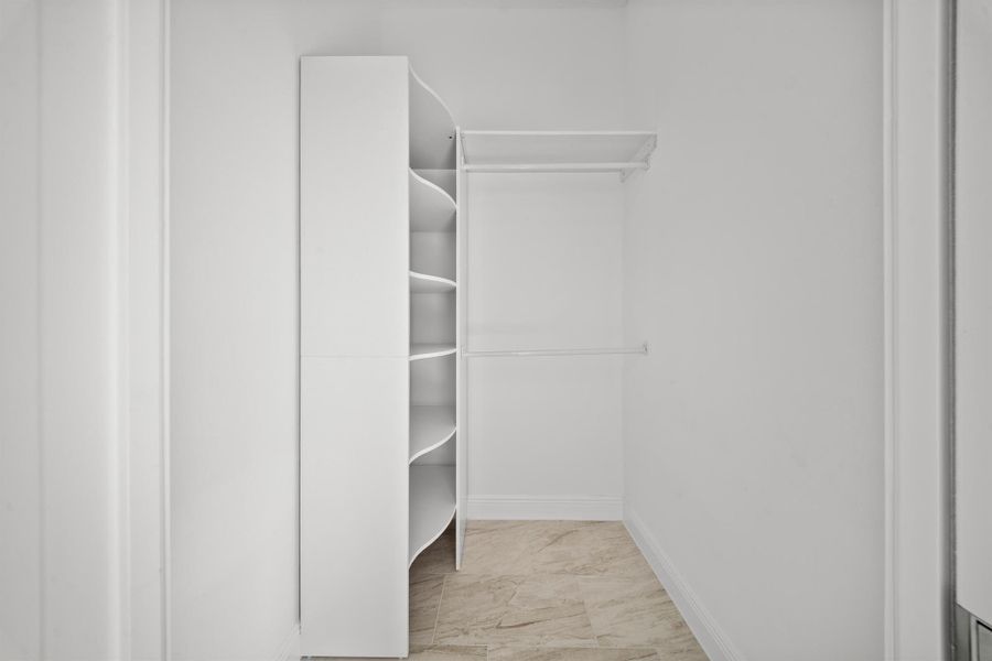 Spacious, unfurnished interior of a new home in , Fort Pierce (Image 26).