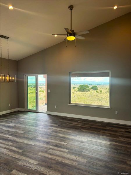 Spacious, unfurnished interior of a new home in , Crestone (Image 16).
