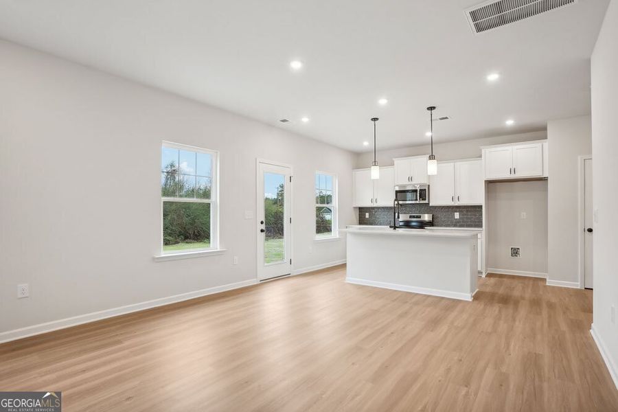 Spacious, unfurnished interior of a new home in Stonebridge North, Macon (Image 12).