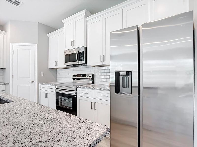 Spacious, unfurnished interior of a new home in , North Port (Image 10).